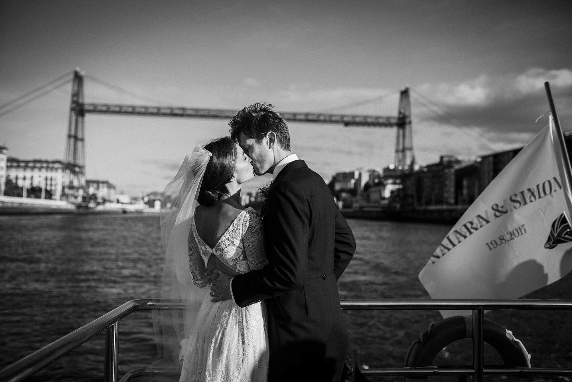 Puente colgante - boda en getxo - boda en el norte - boda en barco - me caso - mejores wedding planner - Itziar Ortuondo